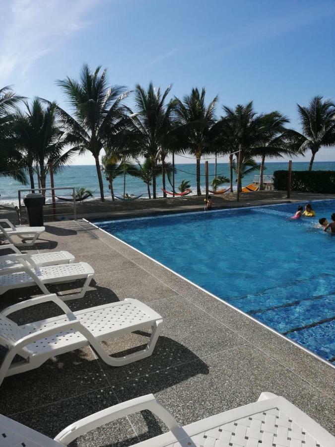 Resort Playa Azul Departamentos Frente Al Mar Tonsupa Exterior foto